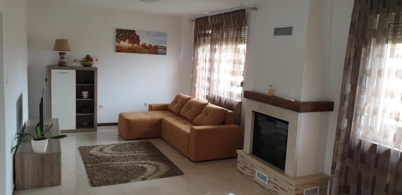 Apartman Lena Пула Екстериор снимка